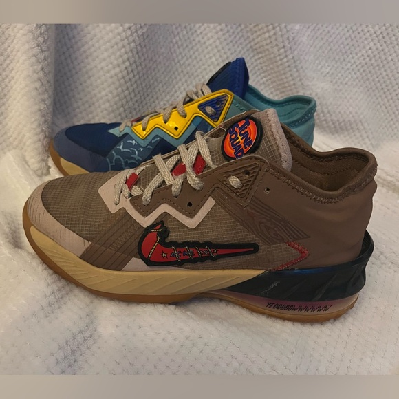 Youth space jam Nike LeBron 18
